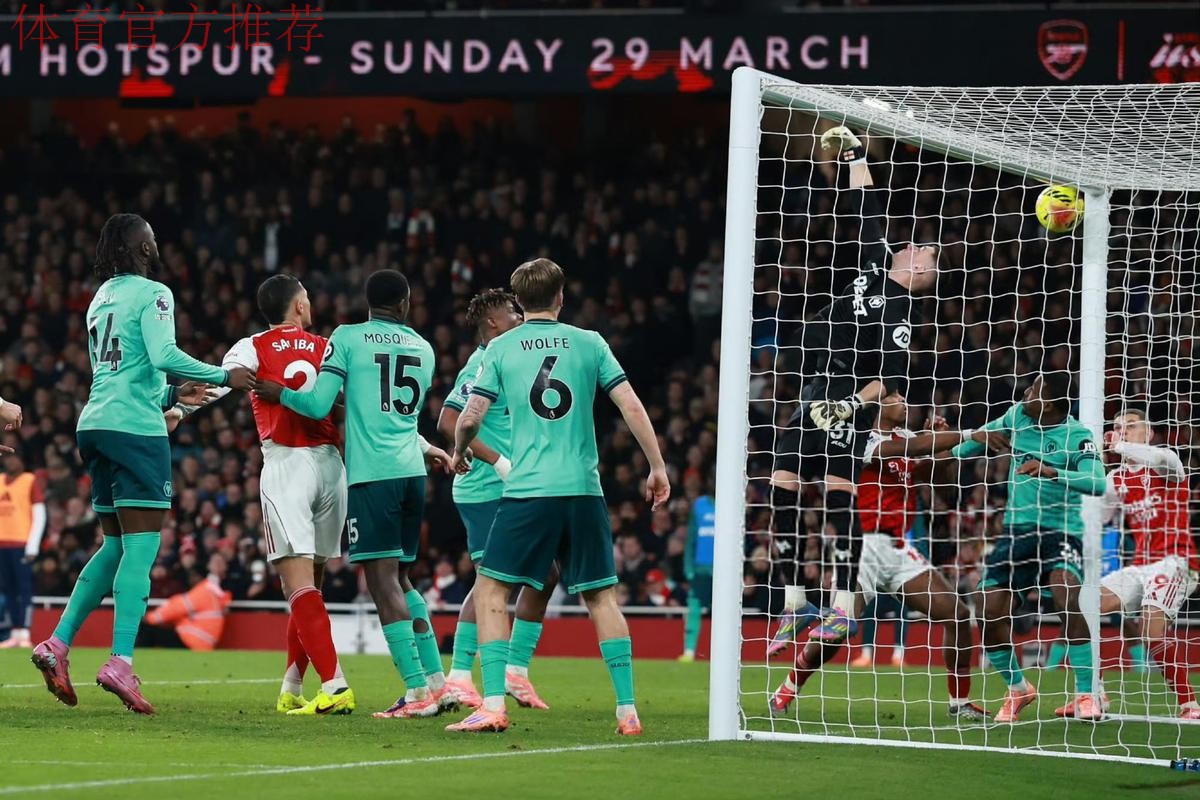 首尾大战 “枪手”赢球靠“乌龙”